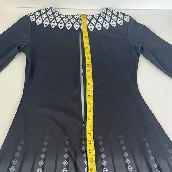 Geometric print black white gray long sleeve midi dress size medium - Picture 9 of 11